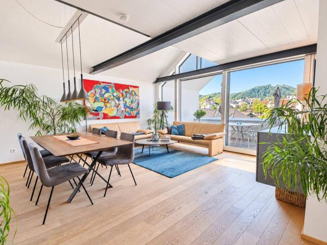 Großzügige 4 Zimmer Maisonette mit Loggia, hochwertiger Ausstattung und 2 Tiefgaragenplätzen