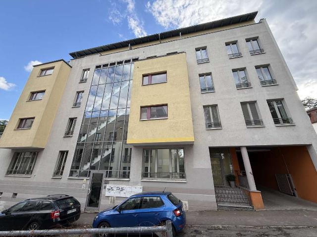 Großzügige 4 Zimmer Maisonette über zwei Etagen mit vier Balkonen in Halle Saale