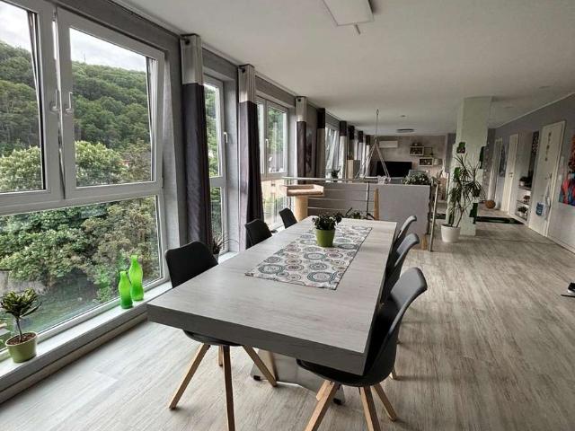 großzügige 4 Zimmer Maisonette Wohnung