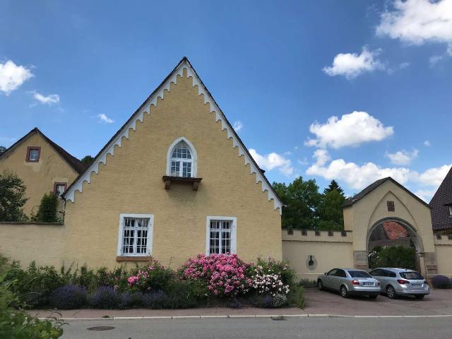 Großzügige 4 Zimmer Maisonette Wohnung im OG