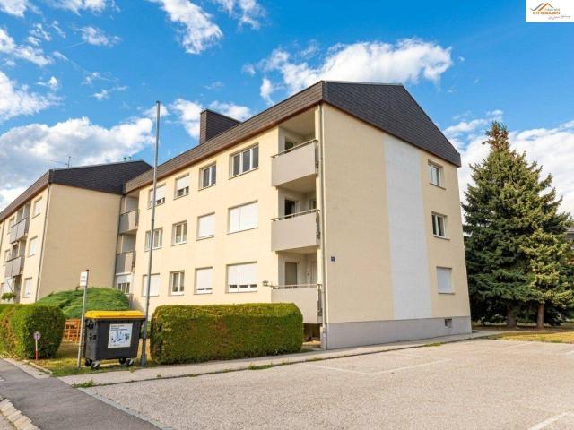 Großzügige 4 Zimmer Mietwohnung mit Loggia und Stellplatz
