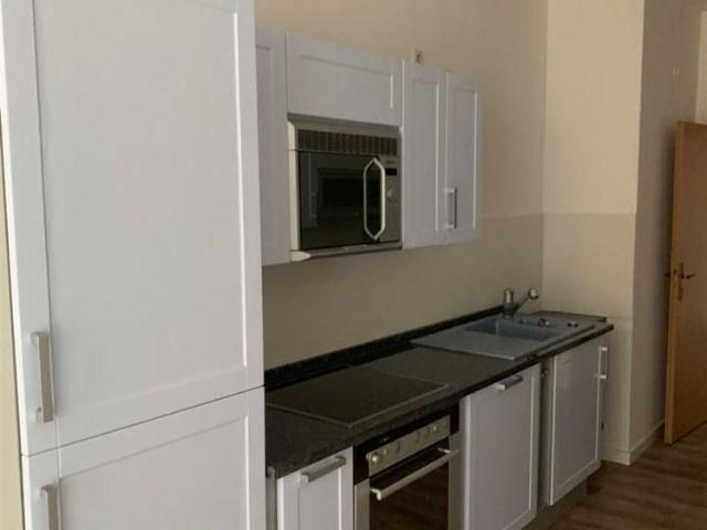 Großzügige 4 Zimmer mit Laminat, EBK und Wannenbad in guter Lage