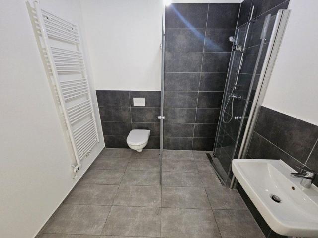 Großzügige 4 Zimmerwohnung mit Balkon, Gäste WC, Fußbodenheizung, Badezimmer mit Wanne und Dusche