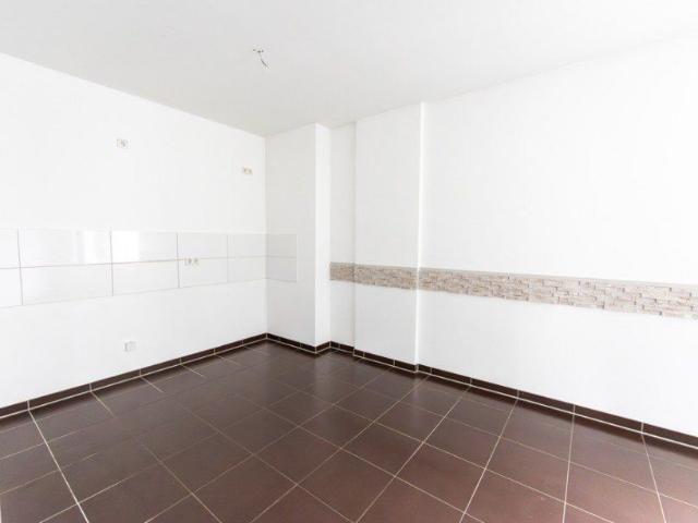 Großzügige 4 Zimmerwohnung mit Balkon, Gäste WC, Fußbodenheizung, Badezimmer mit Wanne und Dusche
