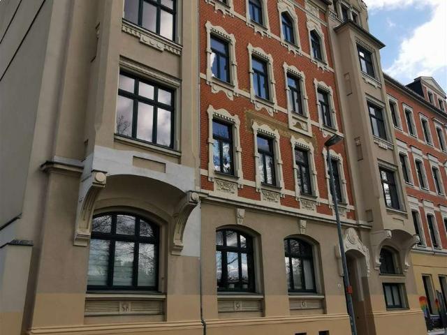 Großzügige 4 Zimmerwohnung mit Balkon im Zentrum !