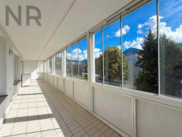 Großzügige 4 Zimmerwohnung mit weitläufigem Balkon in zentraler Lage