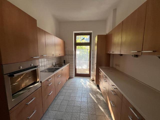 Großzügige 4,5 Raum Wohnung mit Einbauküche und Balkon in Duisburg Dellviertel