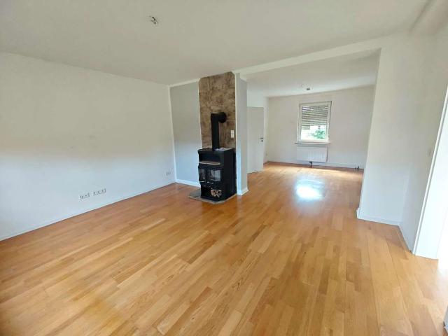 Großzügige 4,5 Zimmer Maisonettewohnung mit 133 m², Garten, Kamin und Garage in Großräschen