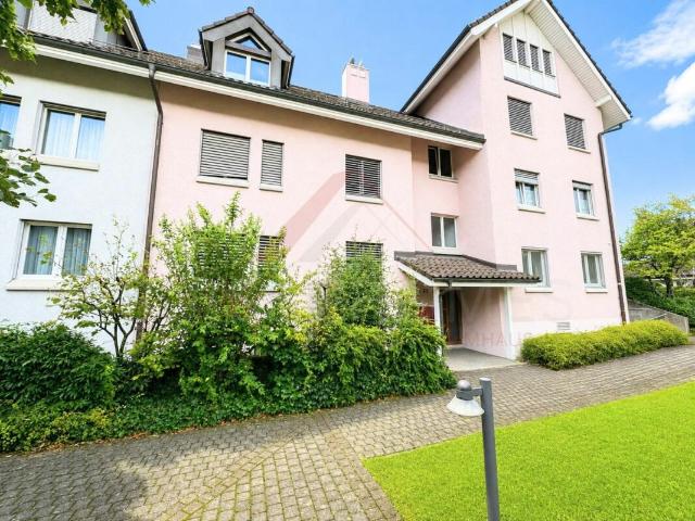 Grosszügige 4.5 Zimmer Maisonettewohnung mit Galerie und Cheminée in 8603 Schwerzenbach