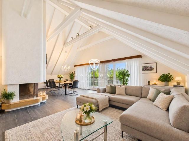 Grosszügige 4.5 Zimmer Dachwohnung mit Cheminée und zwei Balkonen i.