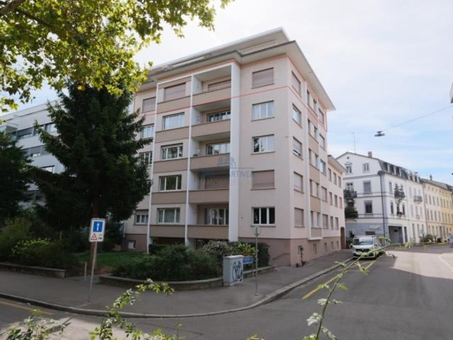 Grosszügige 4.5 Zimmer Eigentumswohnung an zentraler Lage