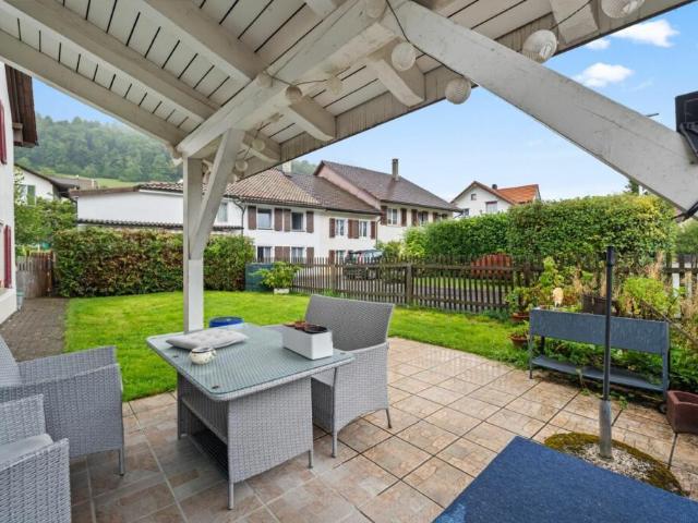 Grosszügige 4.5 Zimmer Gartenwohnung mit über 100 m² Gartenfläche!