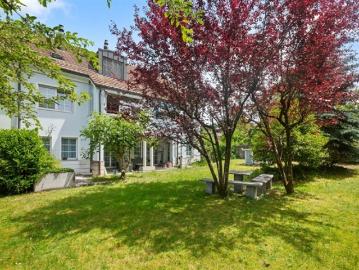 Grosszügige 4.5 Zimmer Gartenwohnung mit weitläufigem Aussenbereich