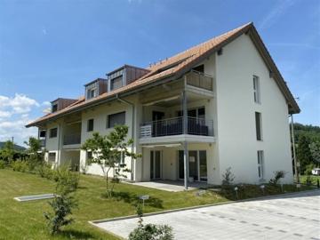 Grosszügige 4.5 Zimmer Wohnung im 1. Obergeschoss mit Balkon