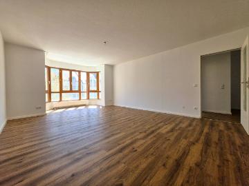 Großzügige 4,5 Zimmer Wohnung in der Ortsmitte Ottobrunn