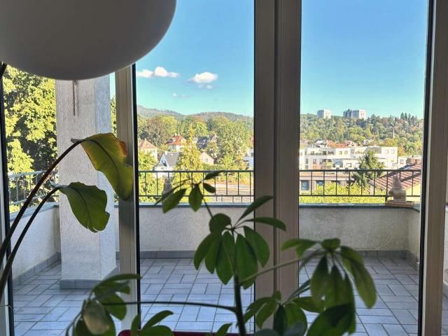 Großzügige 4,5 Zimmer Wohnung in zentraler Lage von Kronberg inklusive zwei Tiefgaragenstellplätzen
