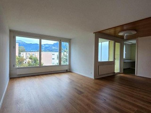 Grosszügige 4.5 Zimmer Wohnung mit Balkon und Bergblick in Thun