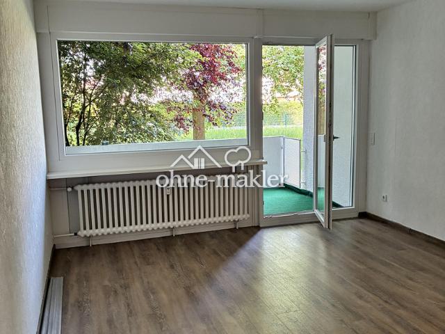 Großzügige 4,5 Zimmer Wohnung mit Balkon und Blick ins Grüne