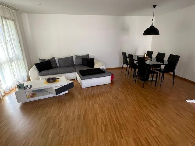 Grosszügige 4.5 Zimmer Wohnung mit Balkon und schöner Aussicht in Schwyz