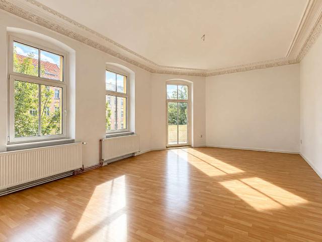 Großzügige 4,5 Zimmer Wohnung mit Balkon – viel Platz für Familie & Homeoffice