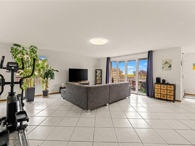 Grosszügige 4.5 Zimmer Wohnung mit freiem Blick