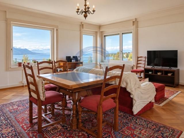 GROSSZÜGIGE 4,5 ZIMMER WOHNUNG MIT PANORAMABLICK AUF DEN SEE