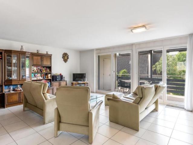 Grosszügige 4.5 Zimmer Wohnung mit sonnigem Balkon