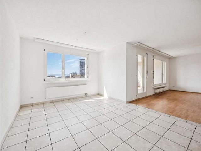 Grosszügige 4.5 Zimmer Wohnung mit Weitsicht