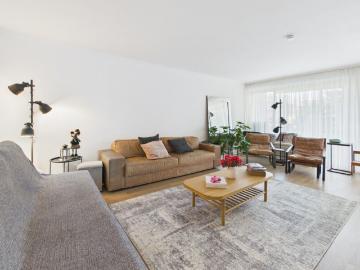 Großzügige 4,5 Zimmer Wohnung mit zwei Balkonen und zwei Stellplätzen in Düsseldorf Mörsenbroich