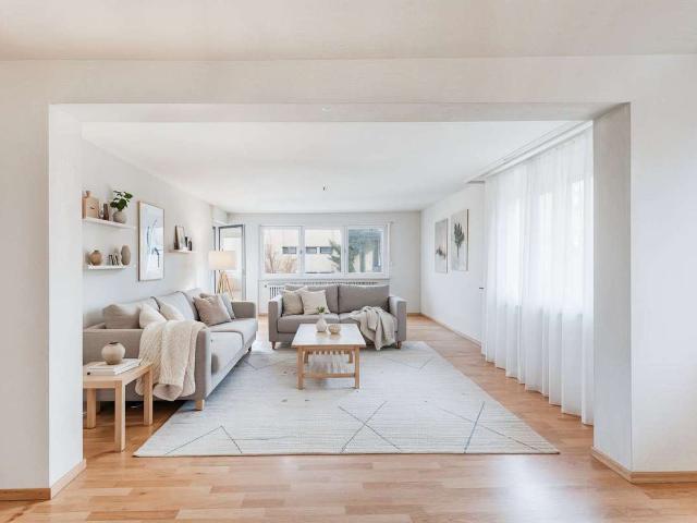 Großzügige 4,5 Zimmer Wohnung sofort bezugsfrei