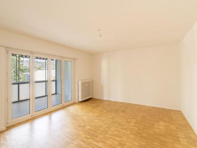 Grosszügige 4.5 Zimmerwohnung zu vermieten