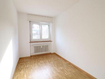 Grosszügige 4.5 Zimmerwohnung zu vermieten