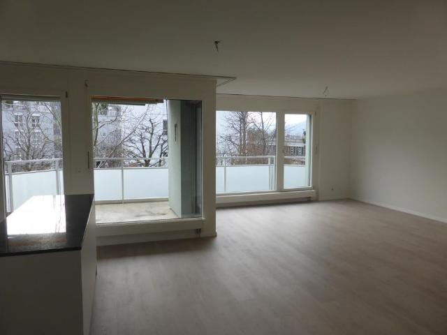 Grosszügige 4.5 Zimmerwohnung im 2.OG