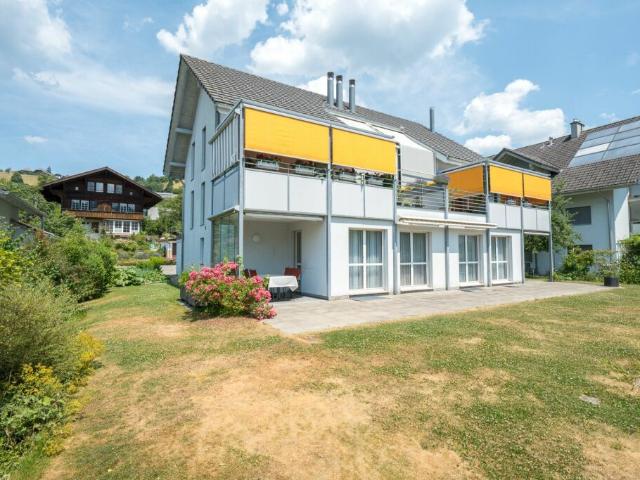 Grosszügige 4.5 Zimmerwohnung im Parterre