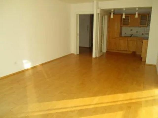 Großzügige 5 Zi Terrassenwohnung mit Balkon, Garage & Lift im Herzen von Mariahilf!