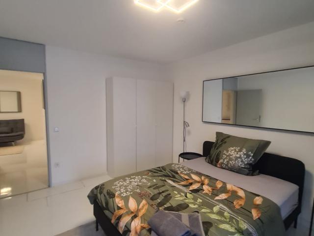 • Großzügige 5 Zimmer Wohnung mit 4 Schlafzimmern und Balkon