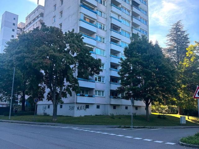 Großzügige 5 Zimmer Wohnung mit Balkon, Aufzug und Tiefgarage in Waiblingen