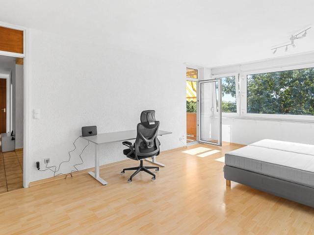Großzügige 5 Zimmer Wohnung mit Balkon, Garage