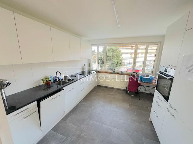 Grosszügige 5 Zimmer Wohnung mit Balkon und Gartenblick