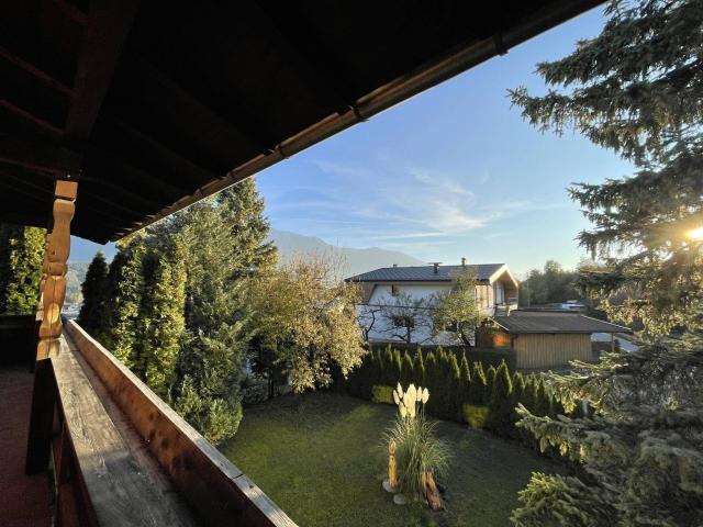 Großzügige 5 Zimmer Wohnung mit Panoramabalkon