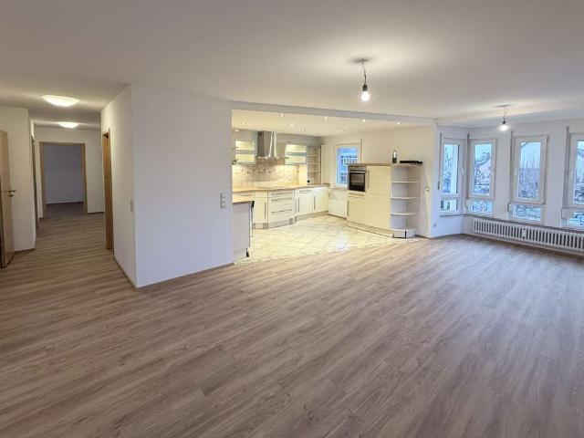 Großzügige 5 Zimmer Wohnung in attraktiver Innenstadtlage!
