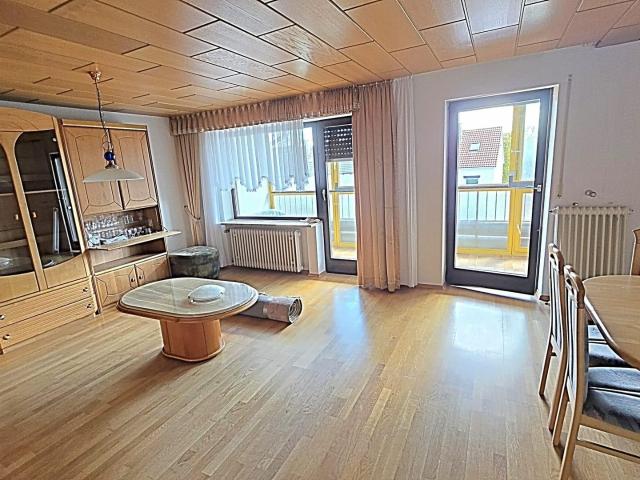 Großzügige 5 Zimmer Wohnung wie ein eigenes Haus
