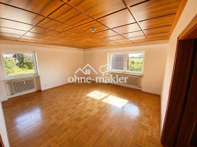 Großzügige 5 Zimmer Wohnung 1. OG