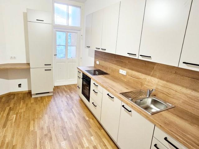 Großzügige 5 Zimmer Altbauwohnung Nähe Stadtpark und UNIVERSITÄTSVIERTEL