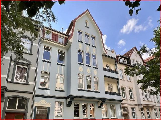 Großzügige 5 Zimmer Altbauwohnung