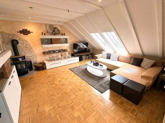 Großzügige 5 Zimmer Dachgeschosswohnung mit mediterranen Flair