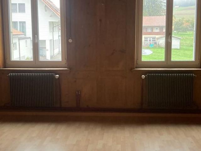 Grosszügige 5 Zimmerwohnung mit ländlichem Charme