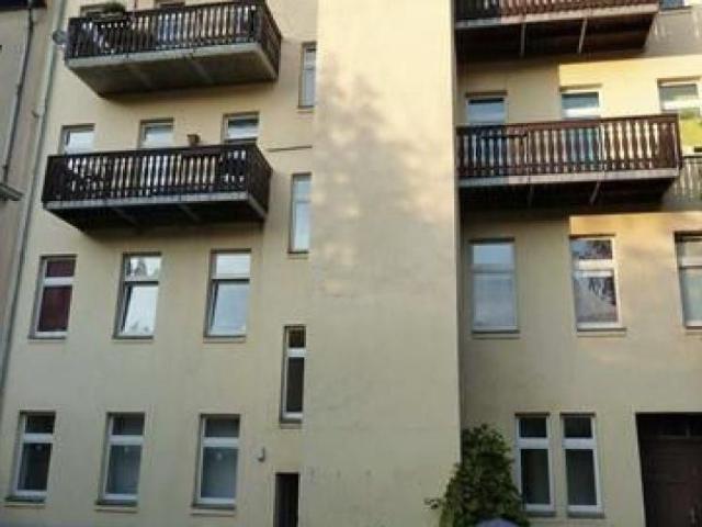 Großzügige 5 Zimmerwohnung mit 2 Balkonen, 2 Bädern, SP und Laminat in guter Lage!