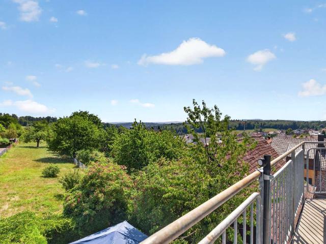 Großzügige 5 1/2 Zimmer Maisonettenwohnung in Ettlingen Schöllbronn mit Traumaussicht