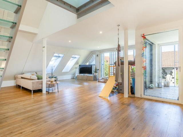 Grosszügige 5.5 Zi. Dachmaisonette mit Galerie und Loggia